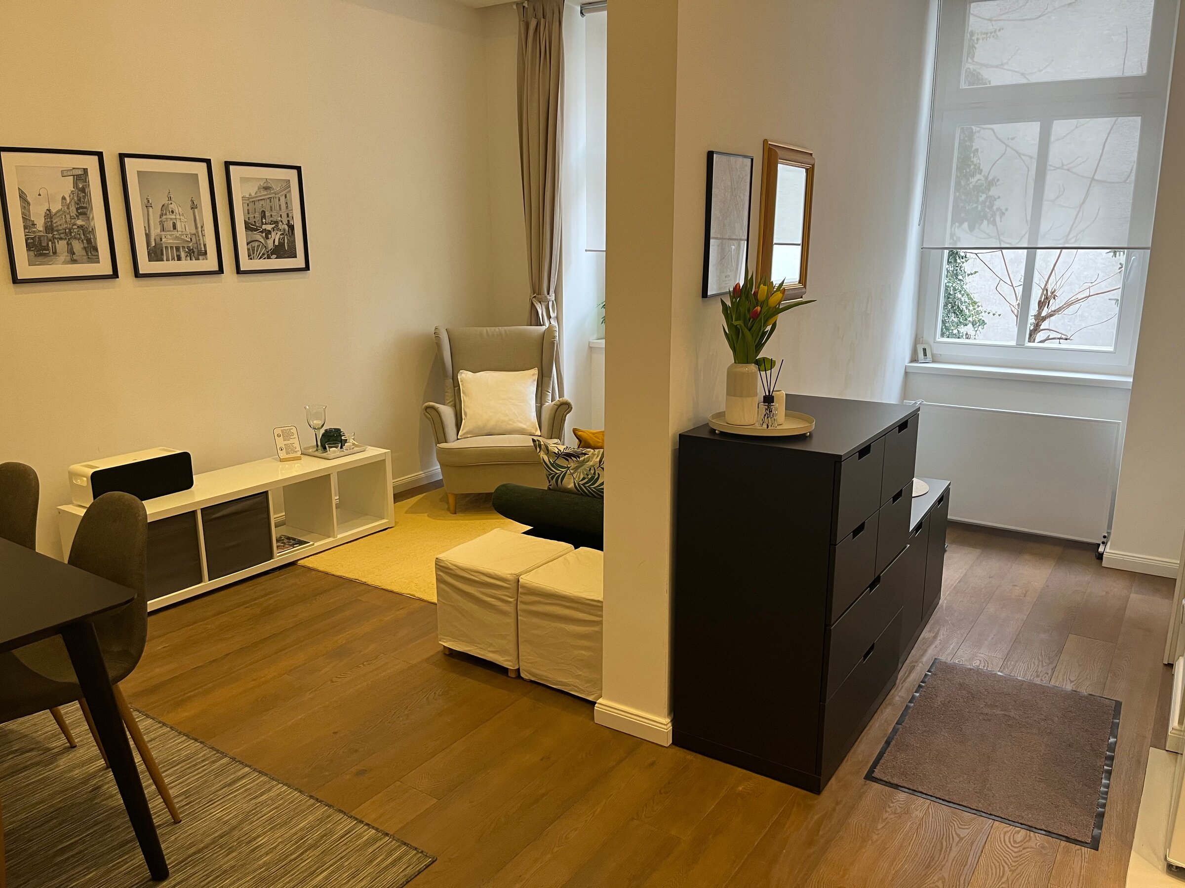 Bright living area, modern style – 2-room apartment for short-term rental, temporary housing for 1 to 6 months in Vienna