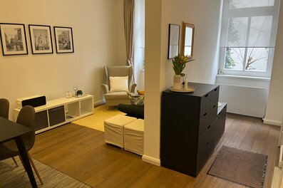 Bright living area, modern style – 2-room apartment for short-term rental, temporary housing for 1 to 6 months in Vienna
