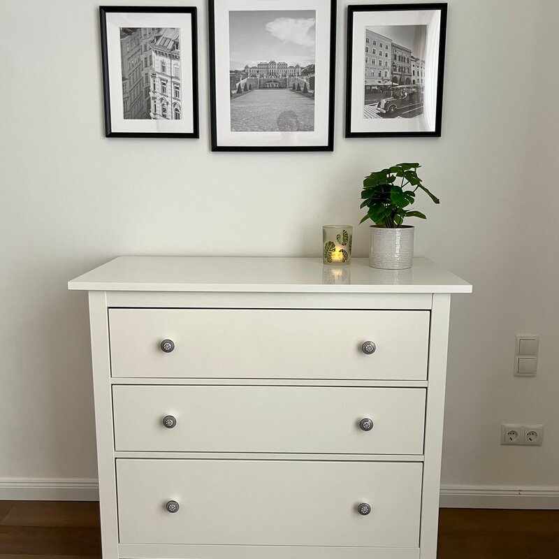 Drawer with pictures