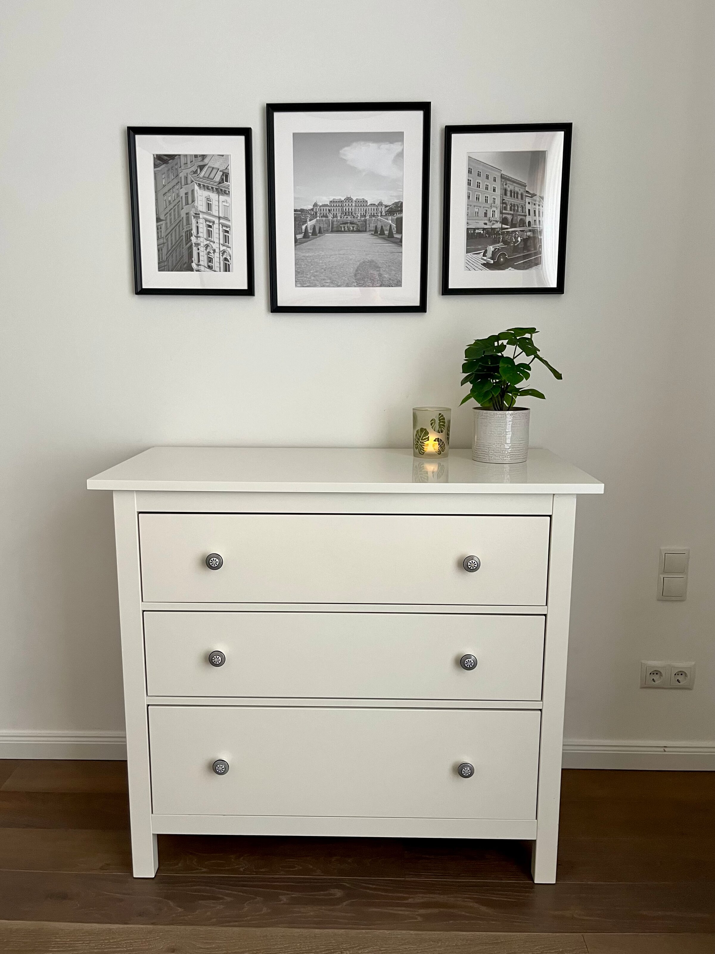 Drawer with pictures