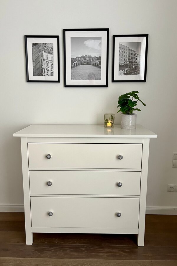 Drawer with pictures