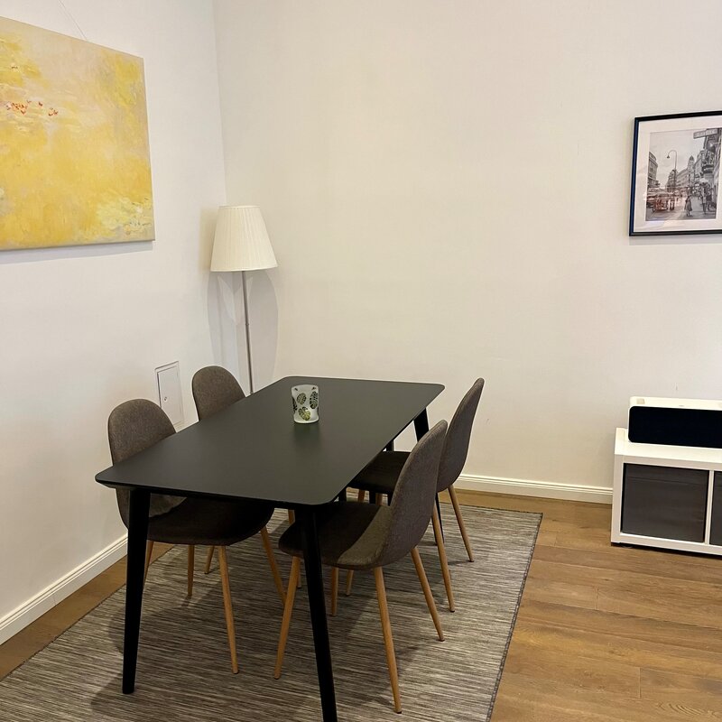 Living/dining room: dining area