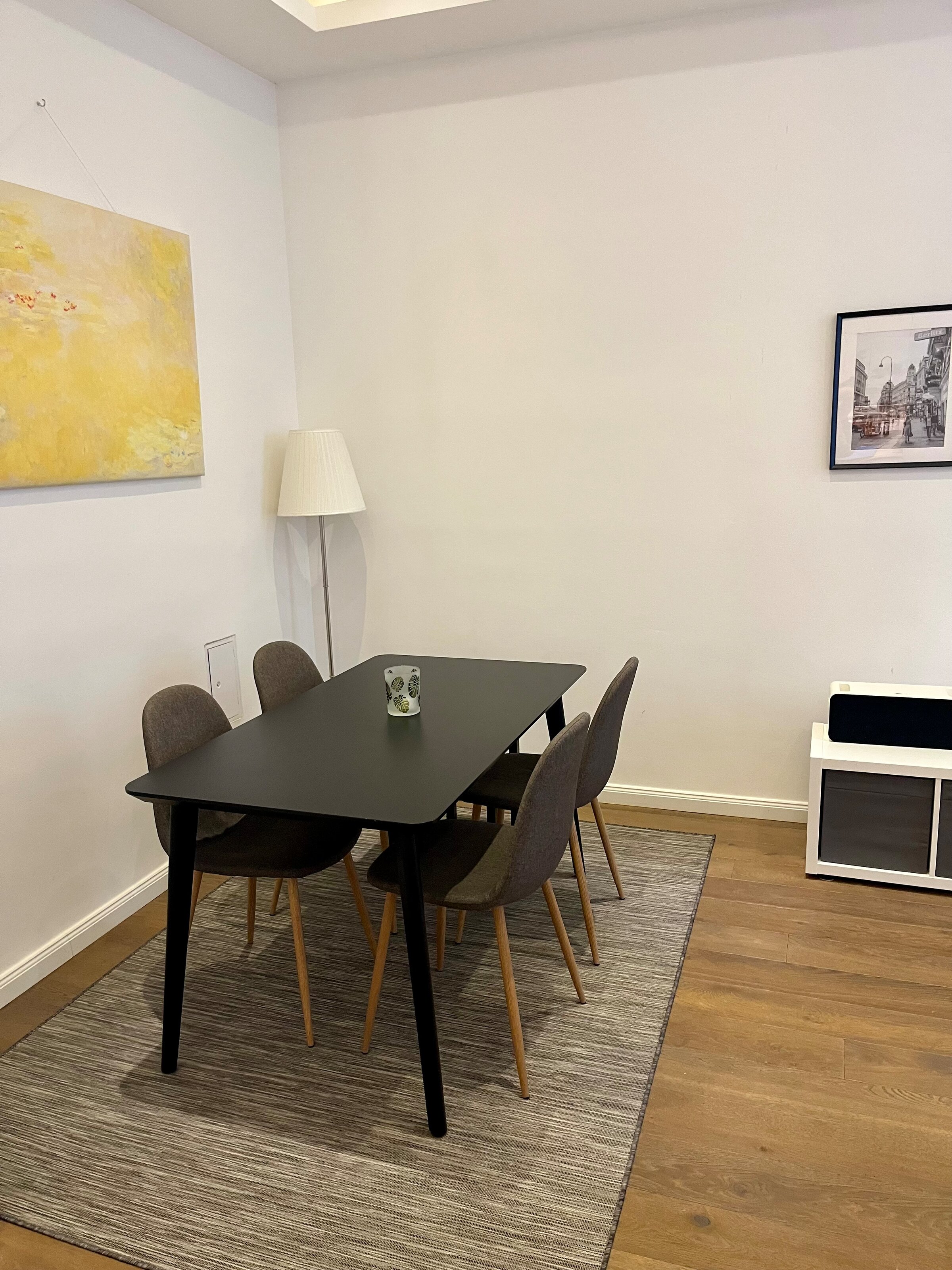 Living/dining room: dining area