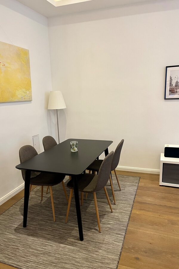 Living/dining room: dining area