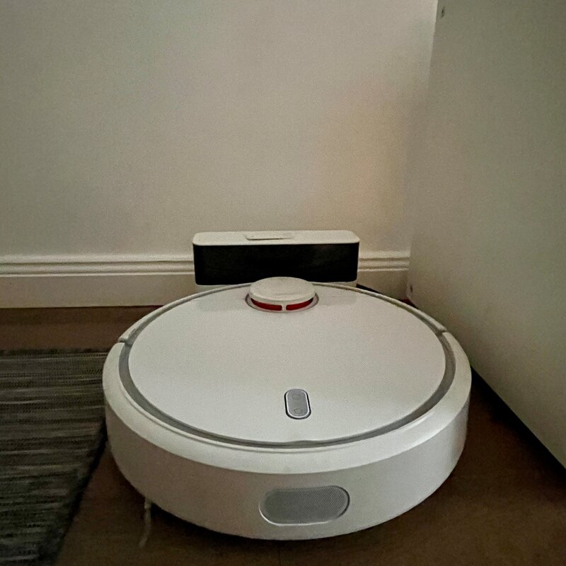 Robot vacuum cleaner