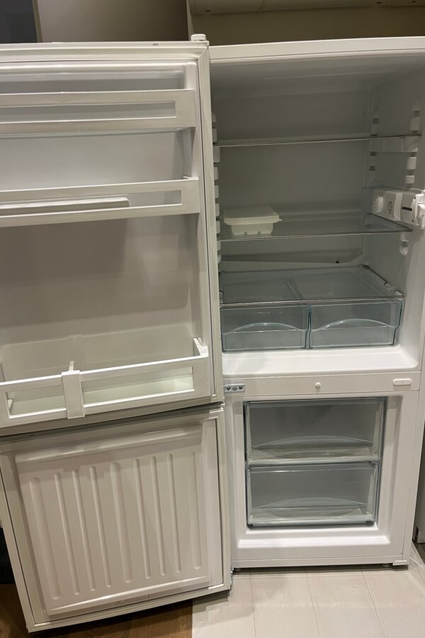 Kitchen: Fridge and freezer