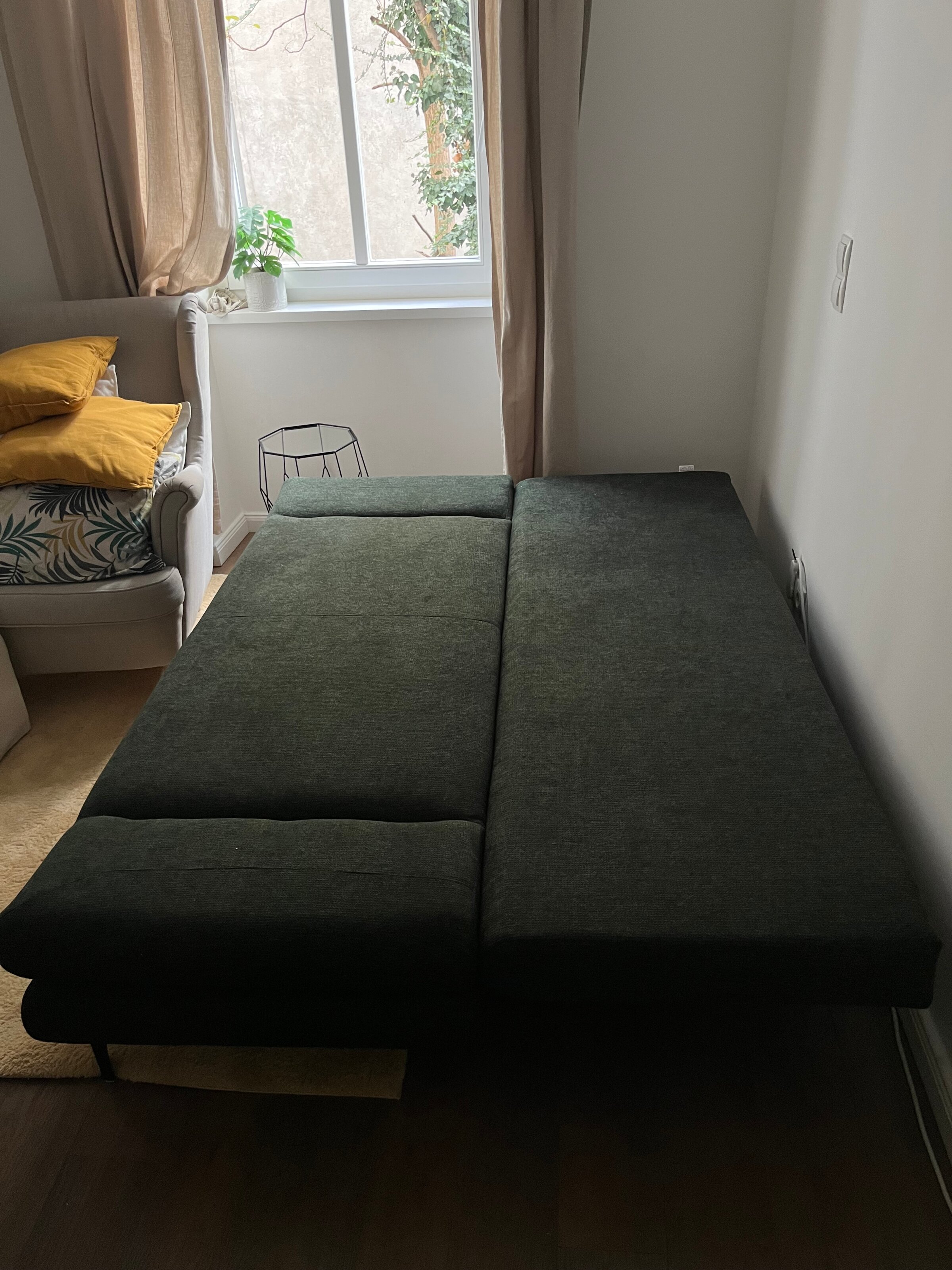 Living/dining room: Sofa