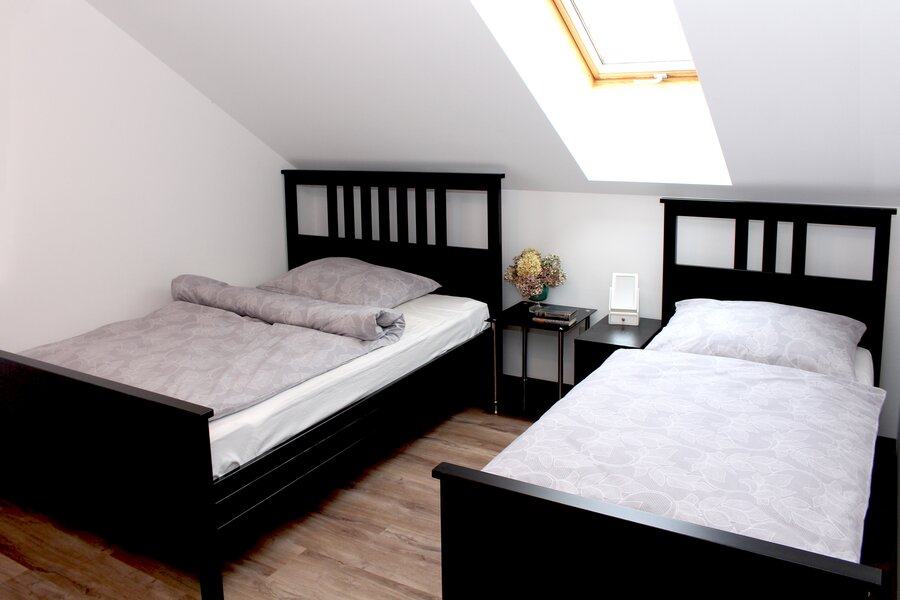 Schlafzimmer 1