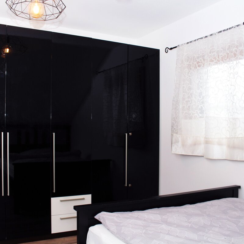 Schlafzimmer 1