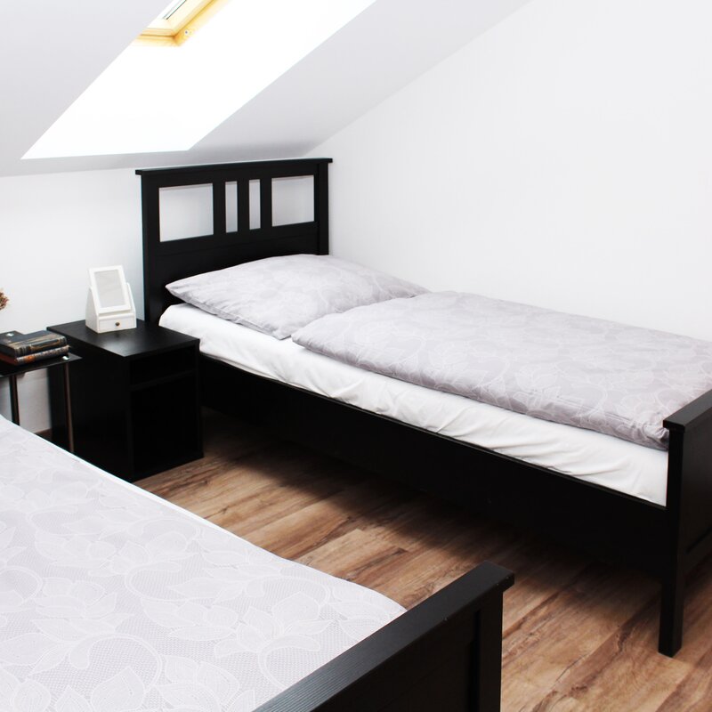 Schlafzimmer 1