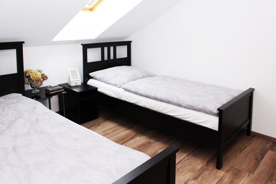 Schlafzimmer 1
