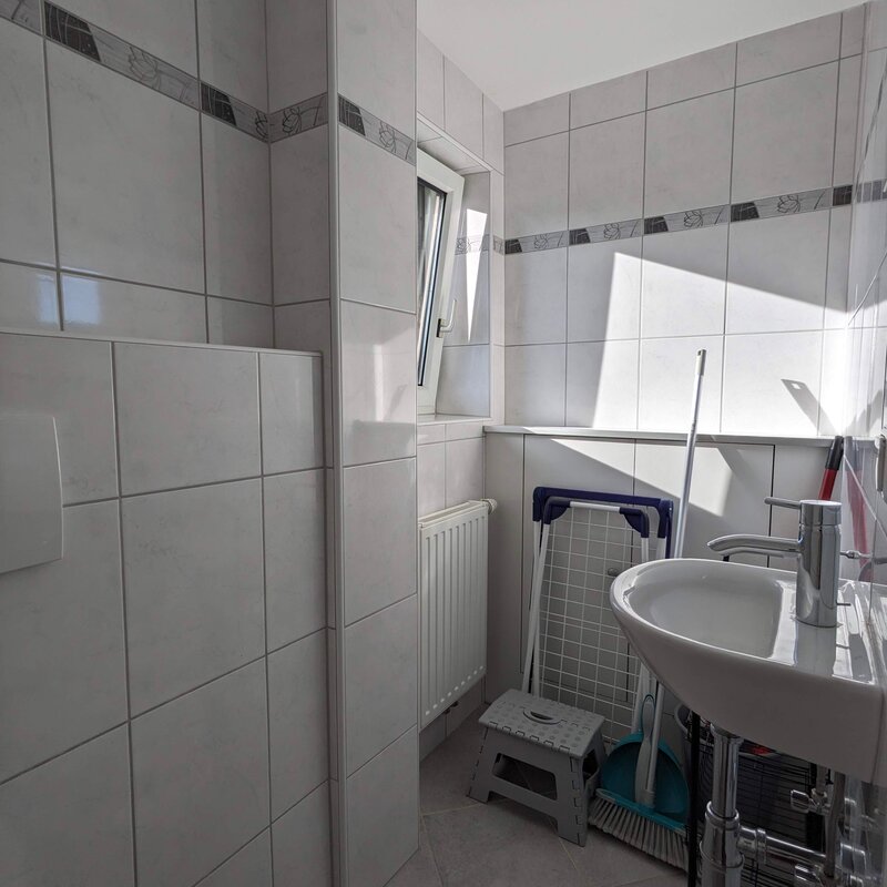 Abstellbereich WC mit Fenster