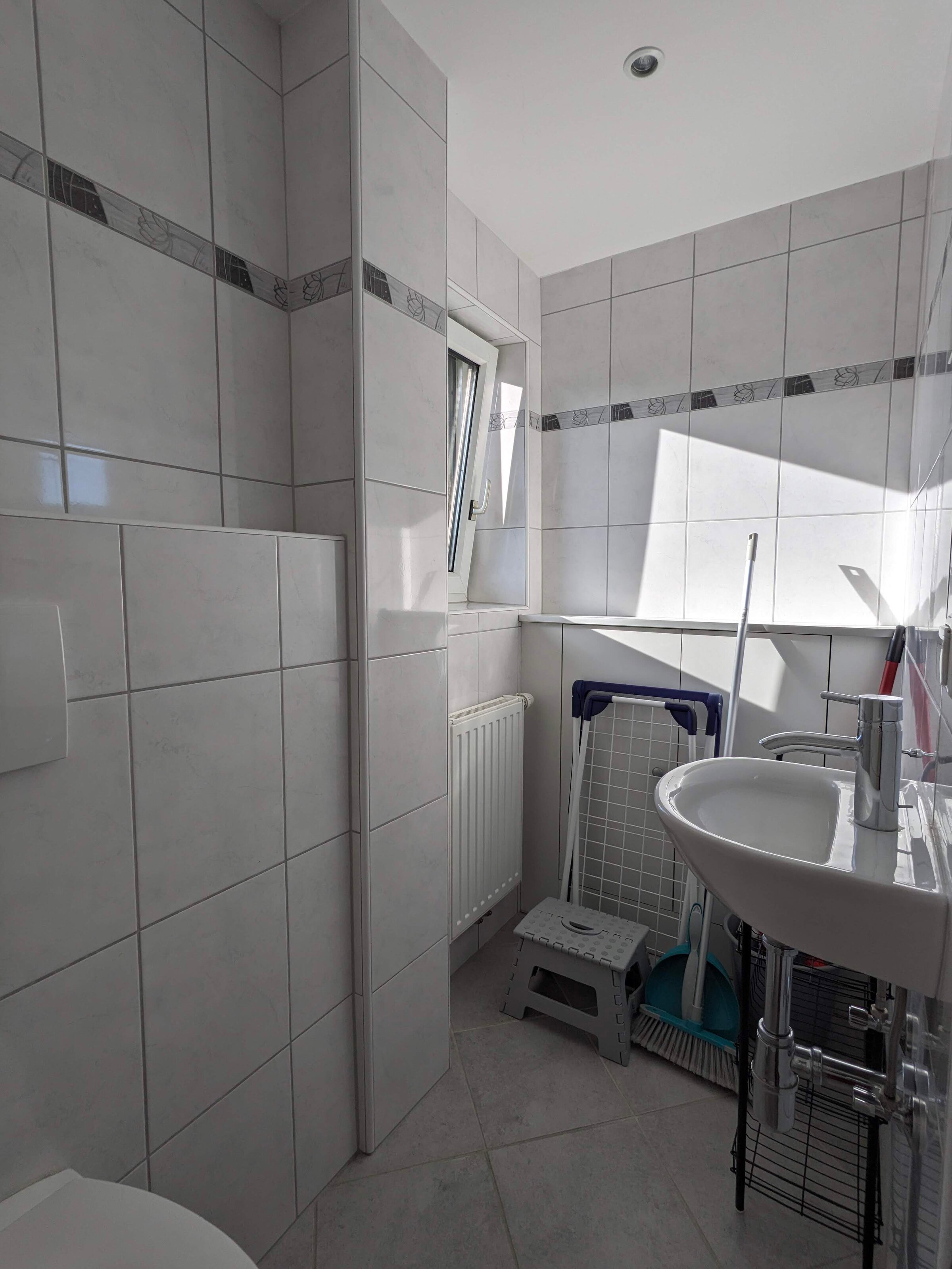 Abstellbereich WC mit Fenster