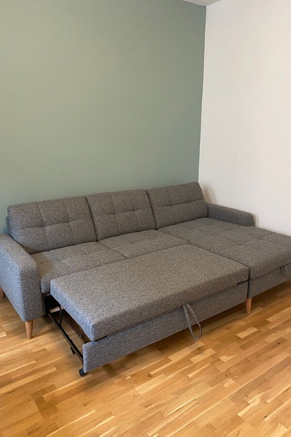 Pull-out couch