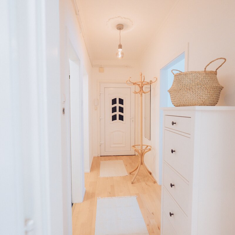 on the left: bathroom and toilet, on the right: bedroom 1 | © Maier