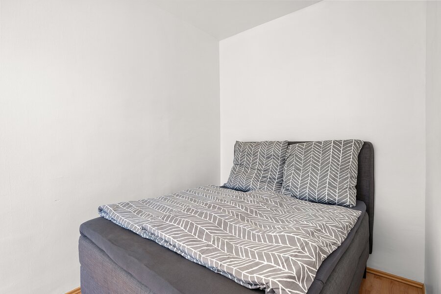 Schlafzimmer 1