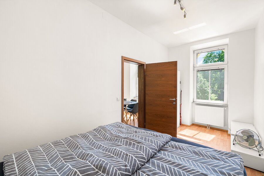 Schlafzimmer 1