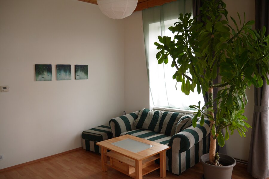 Wohnzimmer mit Sofa