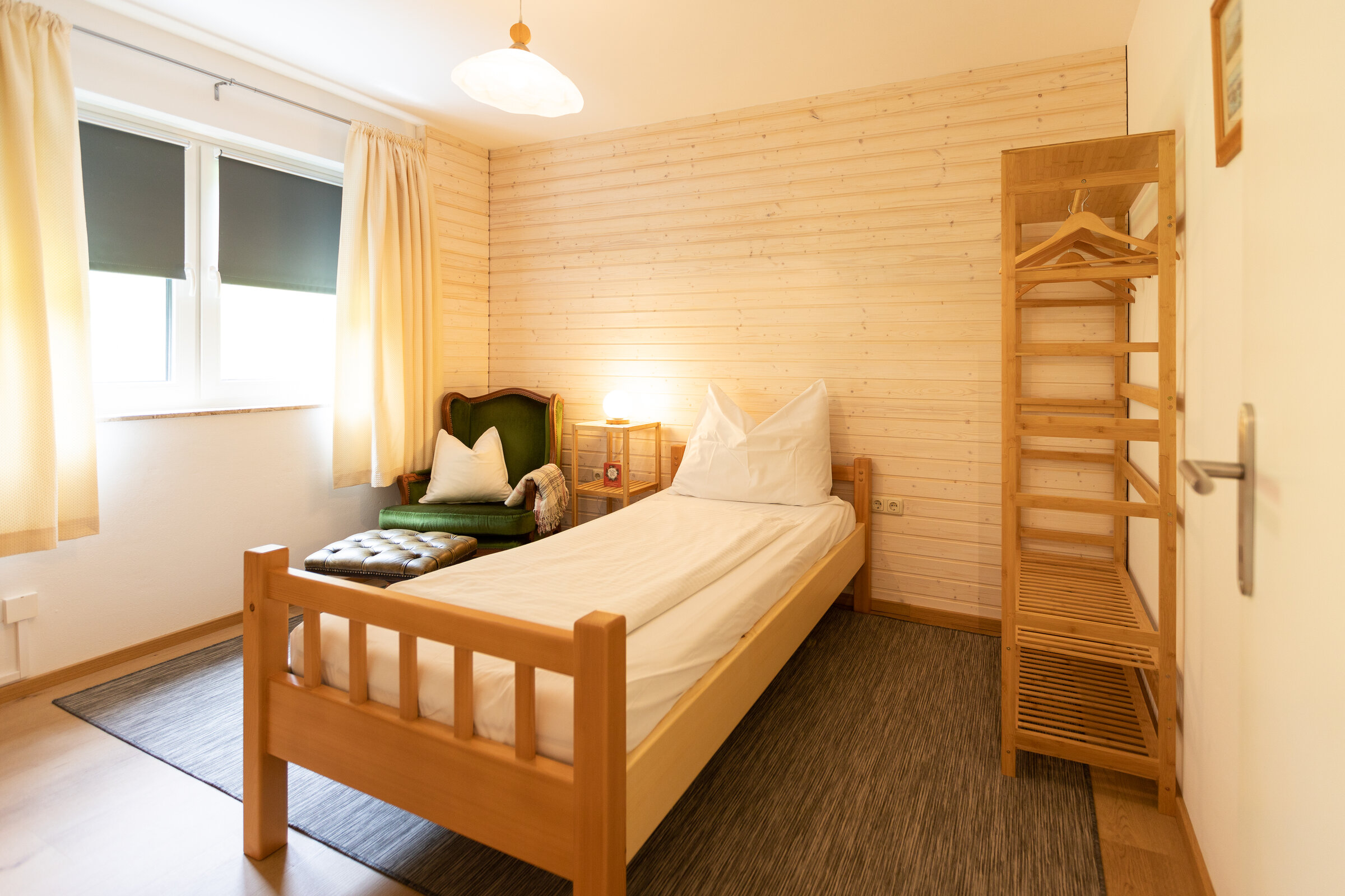 Room with single bed