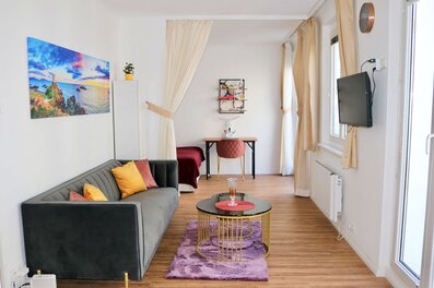 Gemütliches Ambiente mit Ausgang zur Terrasse | © ARIZE