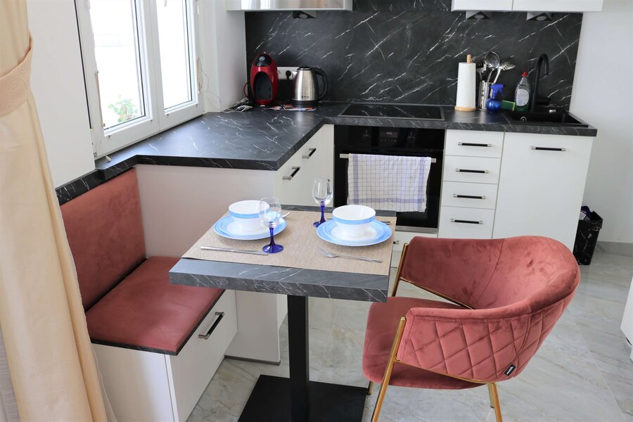 With dishwasher, fridge with freezer, induction cooker, microwave, Nespresso machine, washing machine