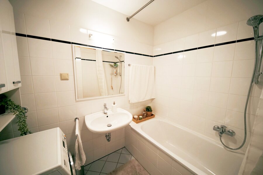 Badezimmer Ansicht 1