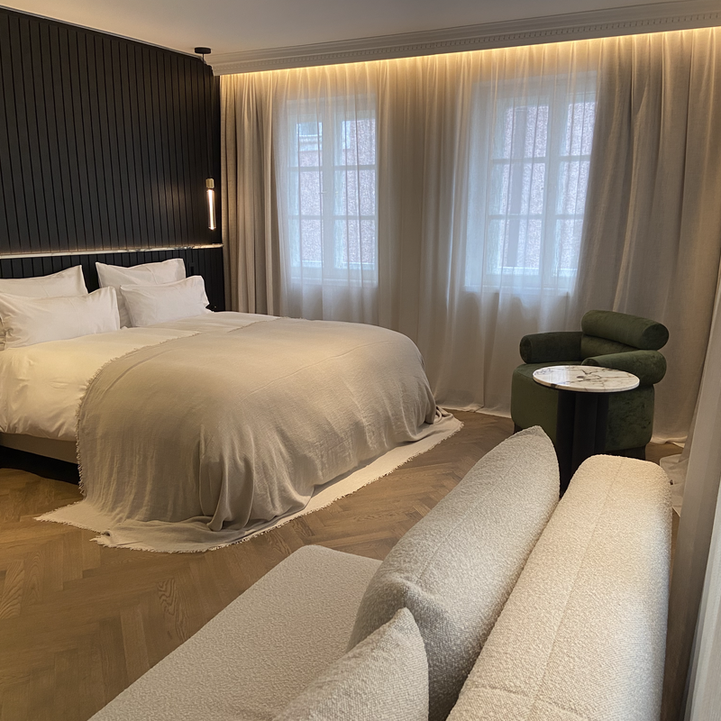 Stilvoll möbliertes Schlafzimmer im Studio Apartment – Kurzzeitmiete & Wohnen auf Zeit für 1 bis 6 Monate in Salzburg