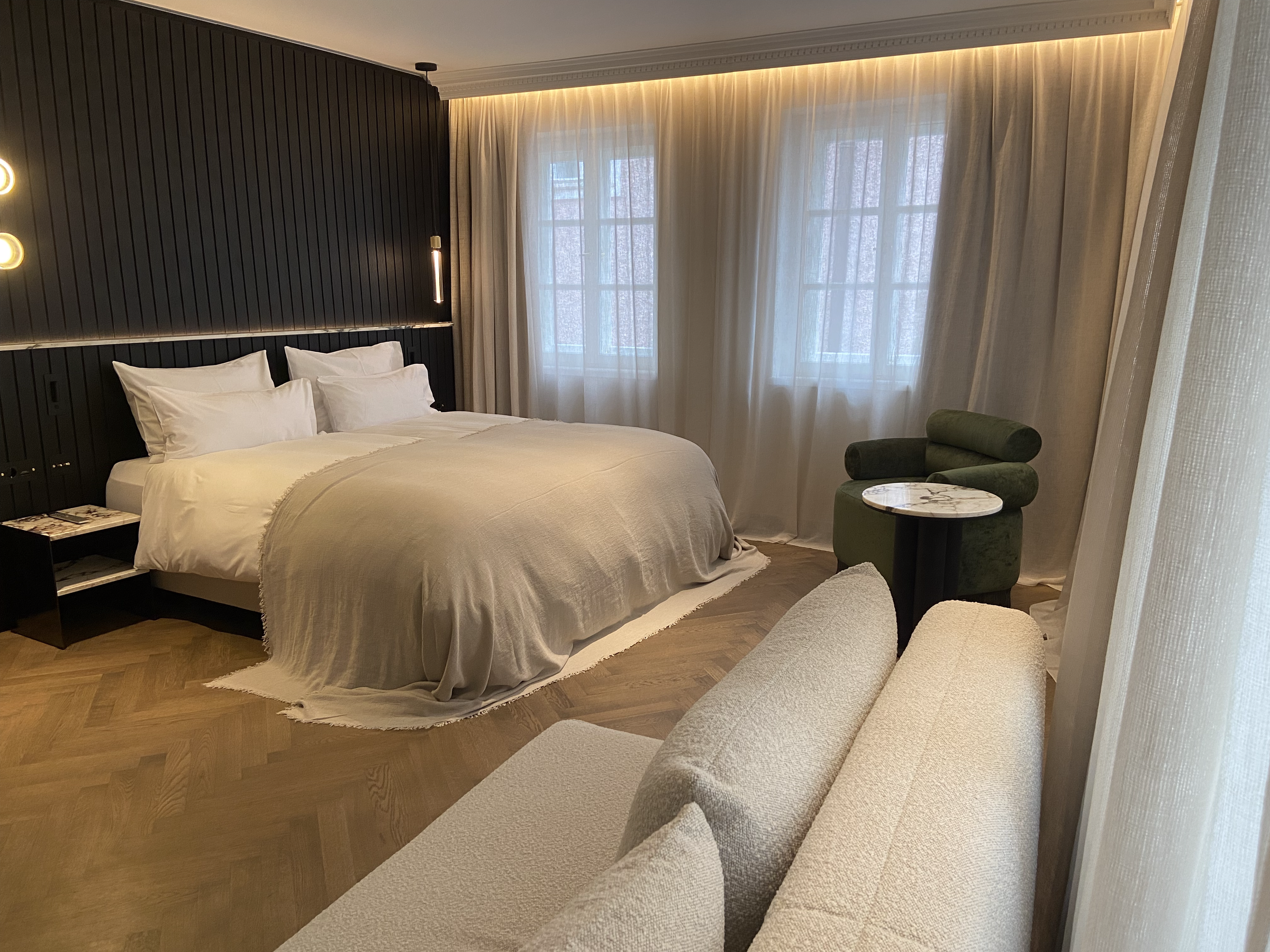 Stilvoll möbliertes Schlafzimmer im Studio Apartment – Kurzzeitmiete & Wohnen auf Zeit für 1 bis 6 Monate in Salzburg