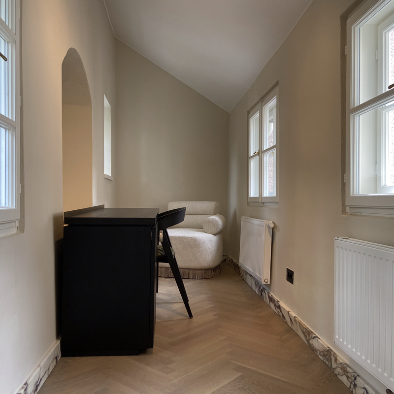 Helles Arbeitszimmer mit Bogennischen & Parkettboden – 2-Zimmer Wohnung, Kurzzeitmiete & Wohnen auf Zeit für 1 bis 6 Monate, Salzburg