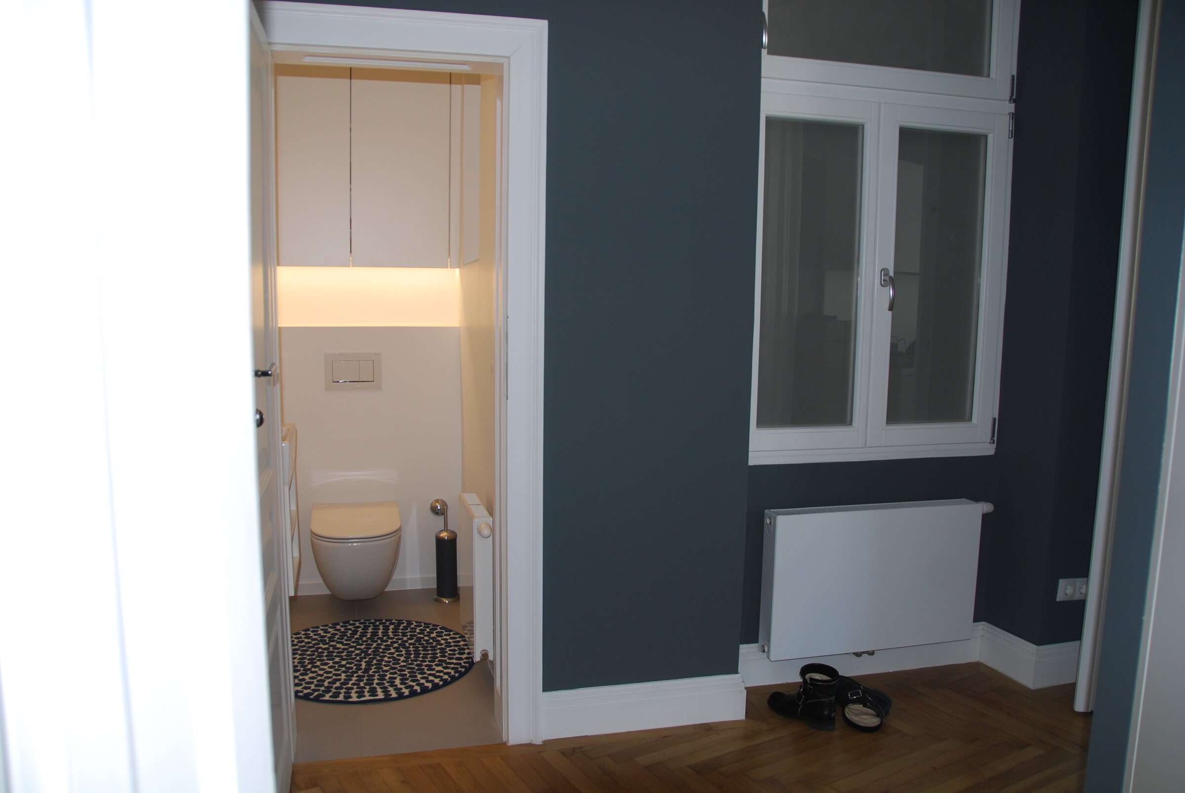 anteroom with toilet