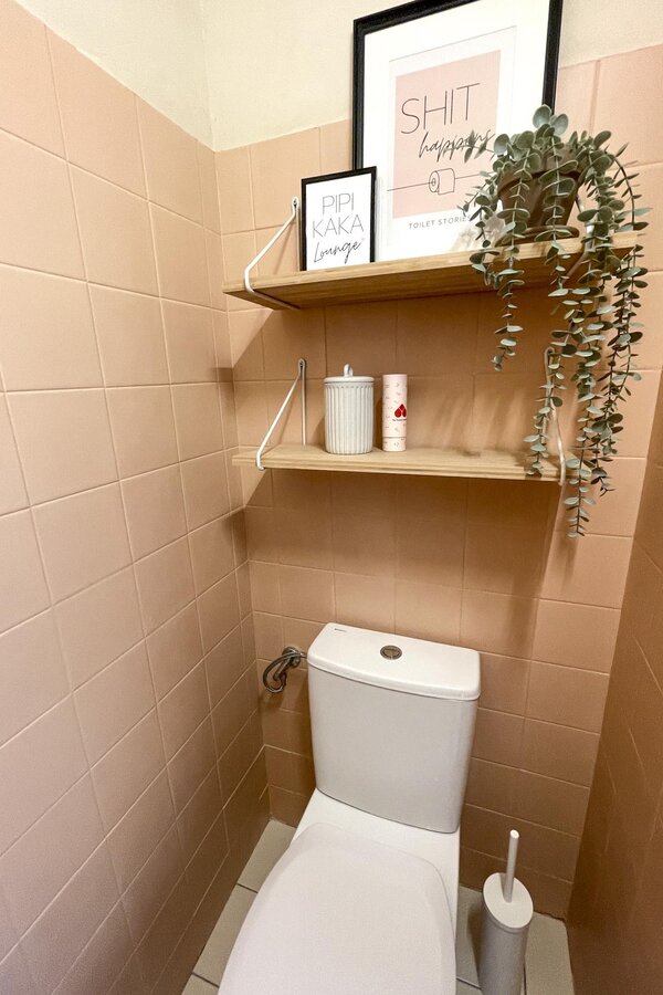 Toilette (getrennt vom Badezimmer)