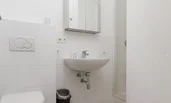 Bad 2 mit WC und Dusche 