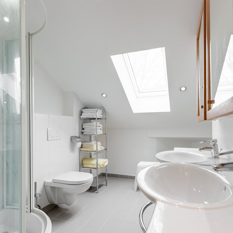 Bad 1 mit WC und Dusche