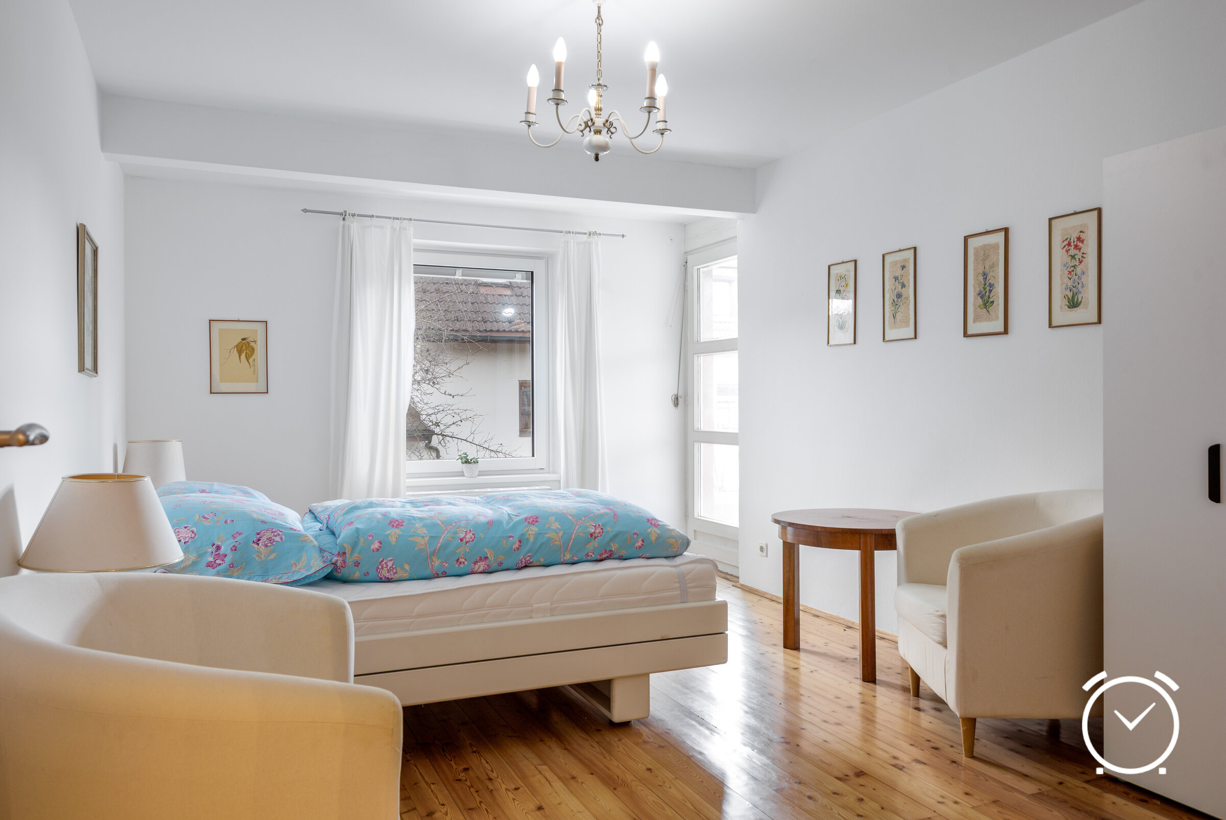 Schlafzimmer 2 mit Doppelbett und Balkonzugang