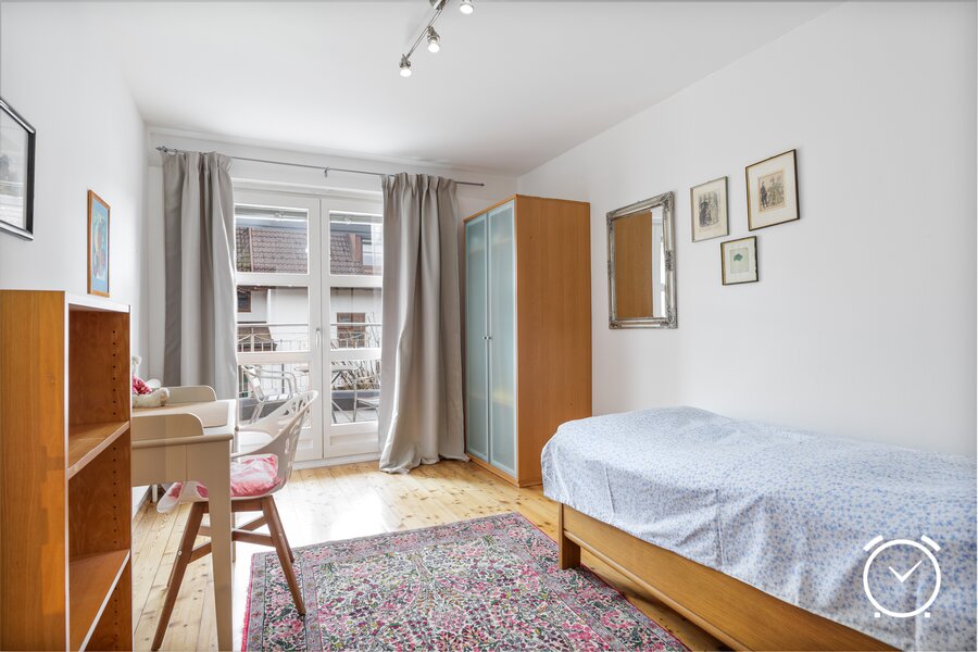 Einbettzimmer mit Balkonzugang