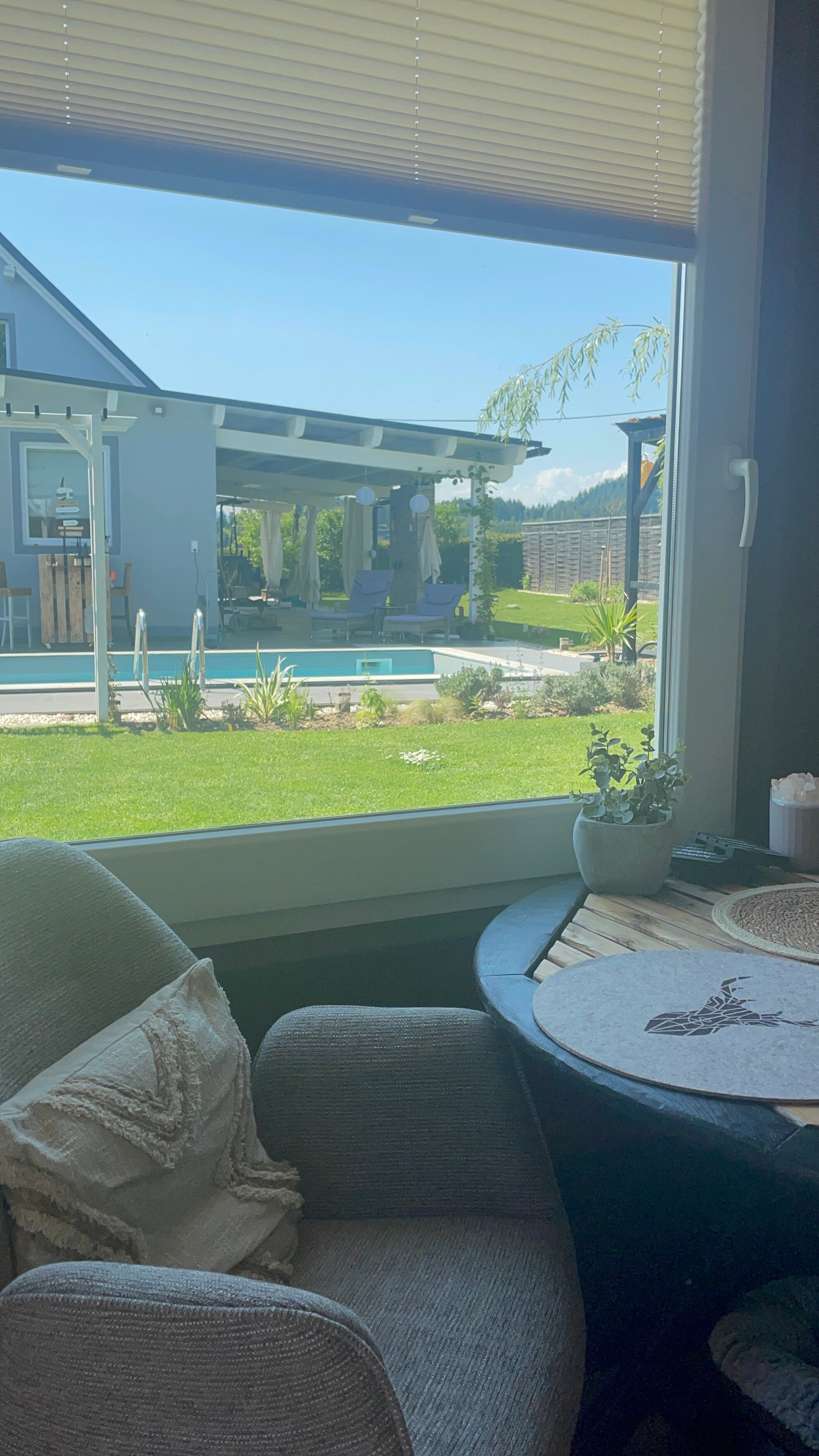 Der Ausblick vom Esstisch aus