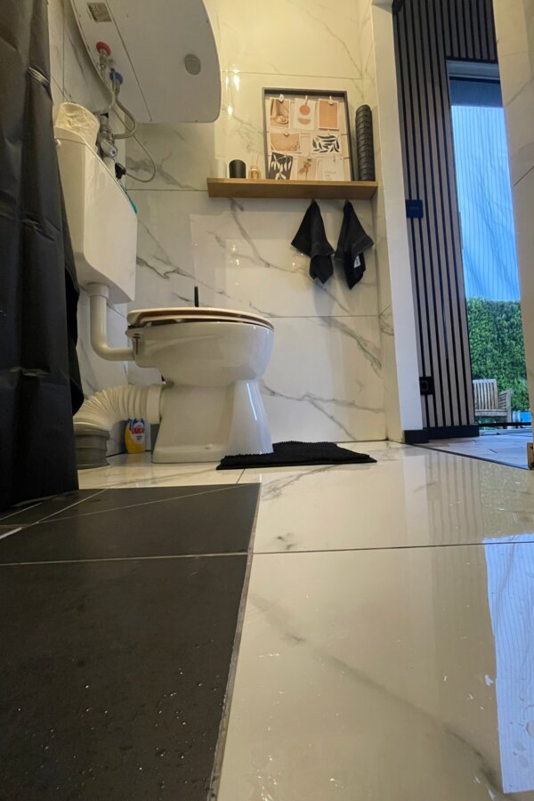 Bad mit WC und Dusche