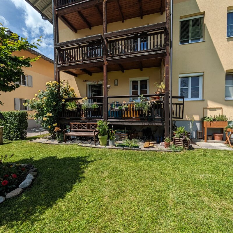 Neat garden & wooden balcony: 2-room apartment for short-term rental – temporary housing for 1 to 6 months in Seekirchen
