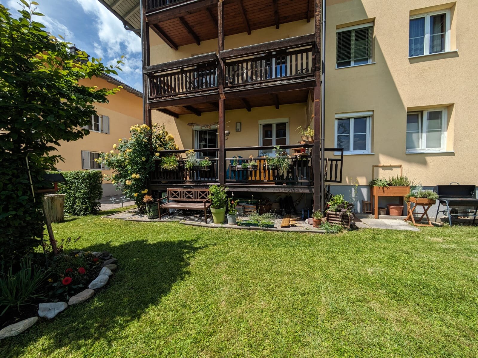 Neat garden & wooden balcony: 2-room apartment for short-term rental – temporary housing for 1 to 6 months in Seekirchen