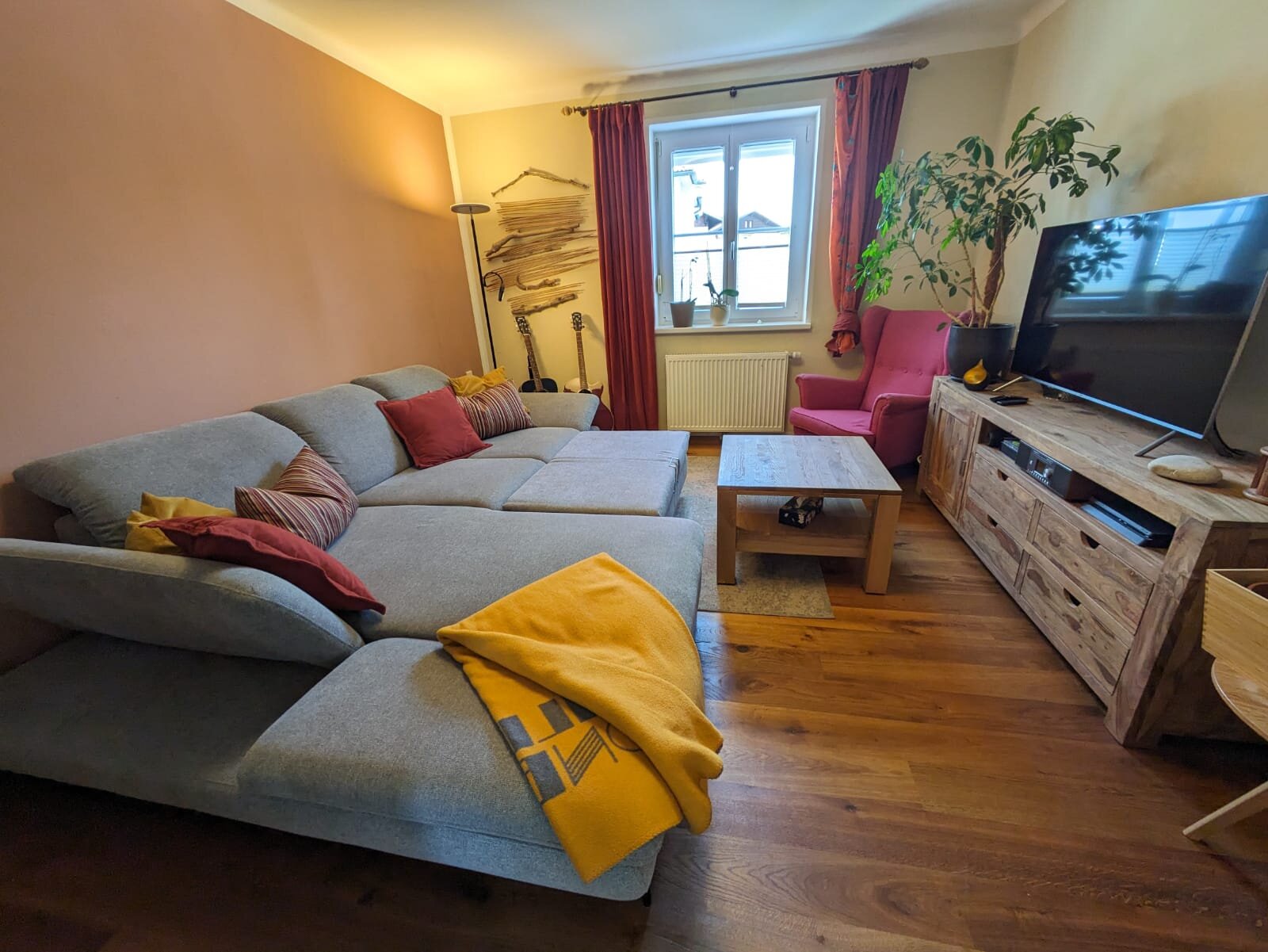 living room, TV, PS4, Internet Radio 