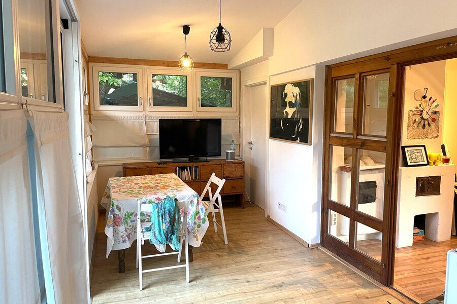 Esstisch, Sideboard, Kachelofen | © Winter