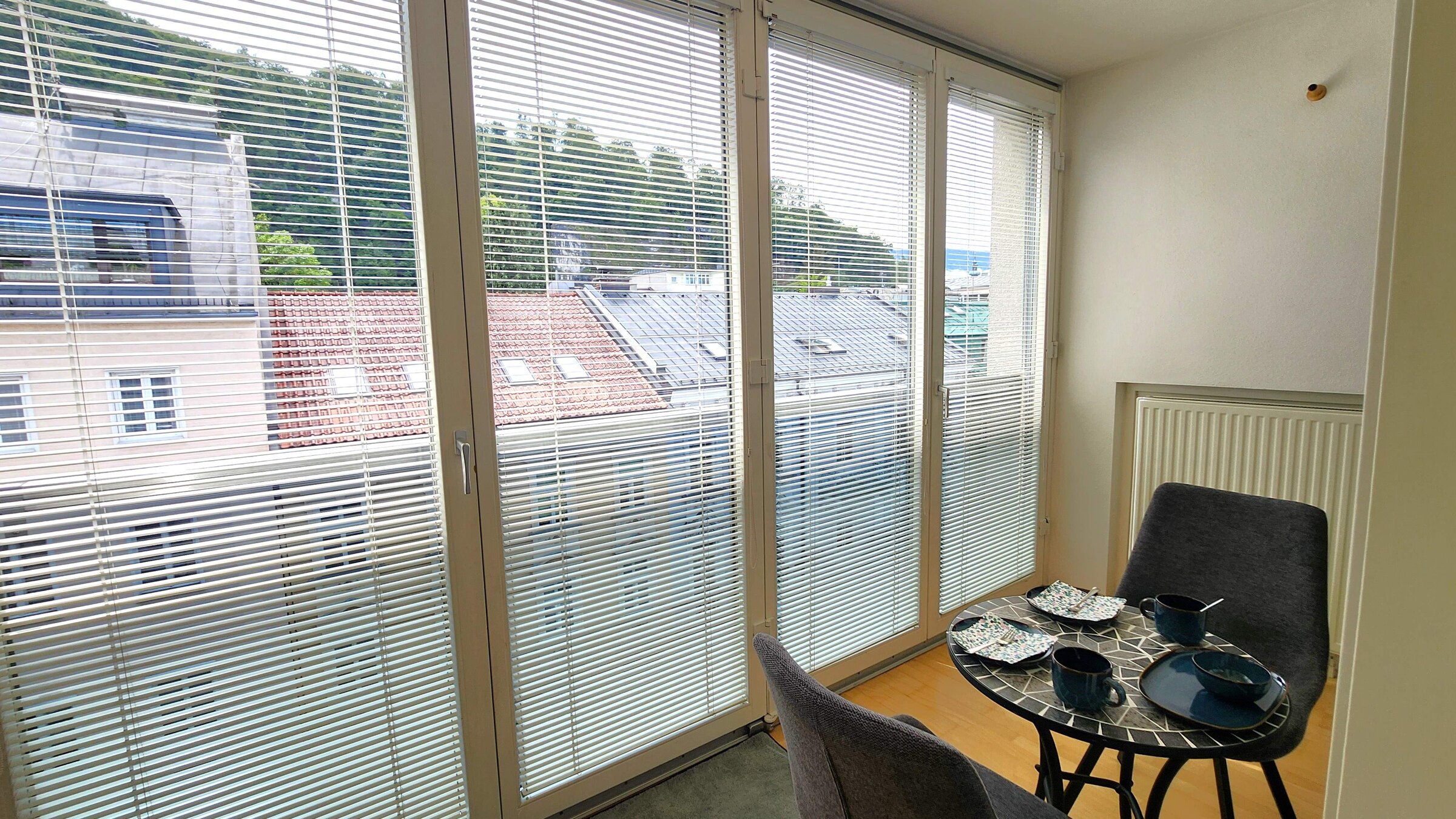 Wintergarten mit geschlossenen Fenstern