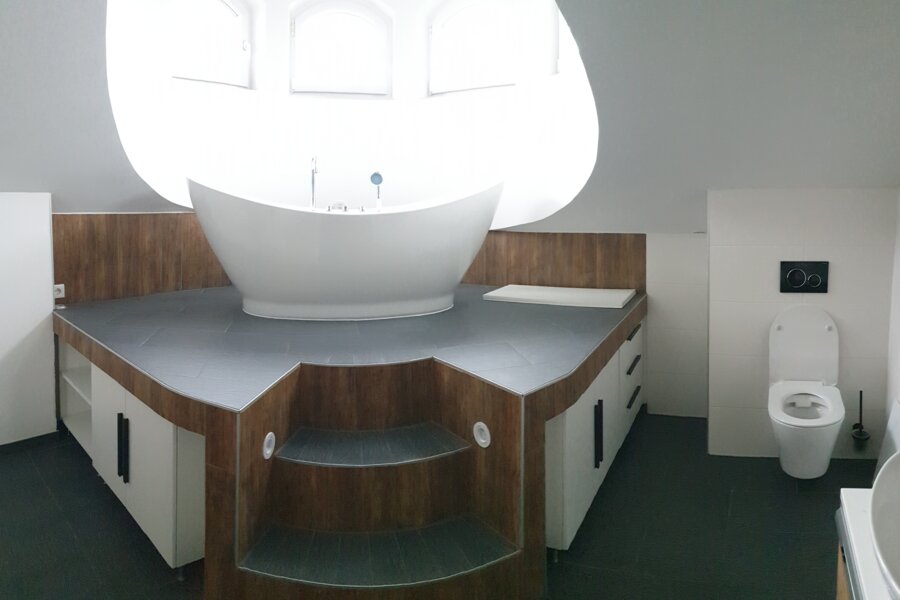 Freistehende Badewanne im Designerbad – 3-Zimmer Wohnung, Kurzzeitmiete & Wohnen auf Zeit für 1 bis 6 Monate, Seiersberg