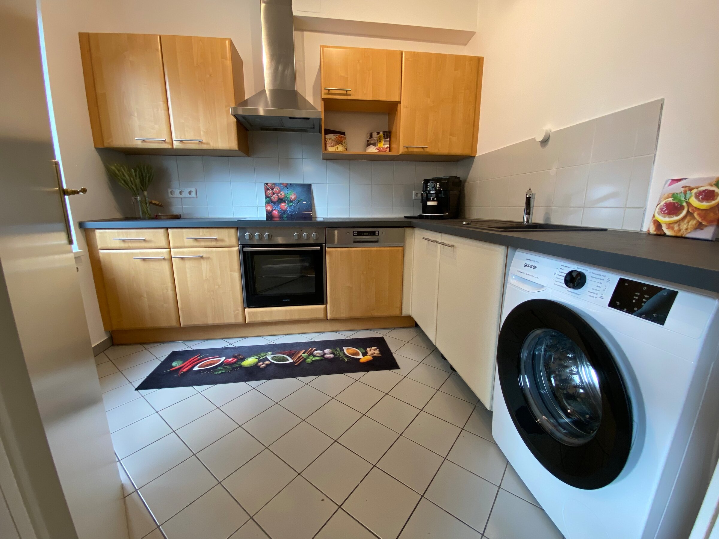 Eine voll ausgestattete Küche wartet auf Sie | © Naschmarkt Living 