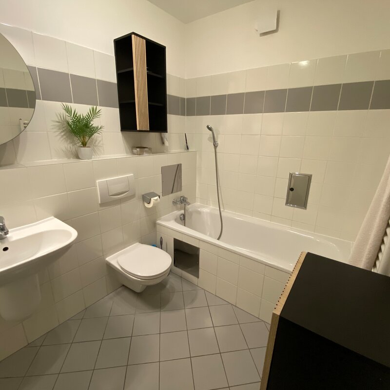 Das Bad hat eine große Badewanne. | © Naschmarkt Living 