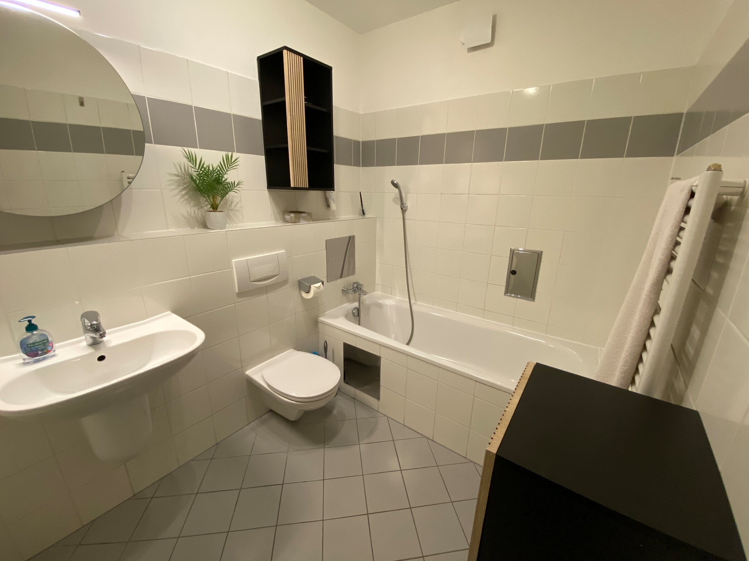 Das Bad hat eine große Badewanne. | © Naschmarkt Living 