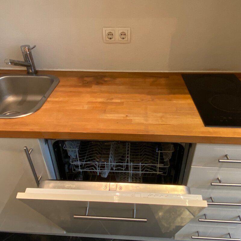 Küche mit Geschirrspüler