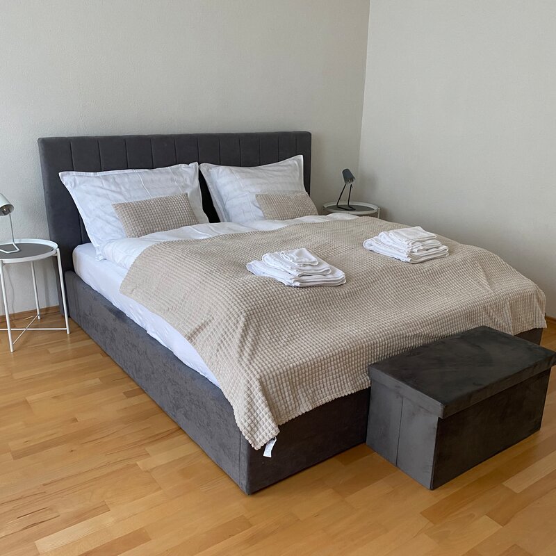 Neues, bequemes Doppelbett