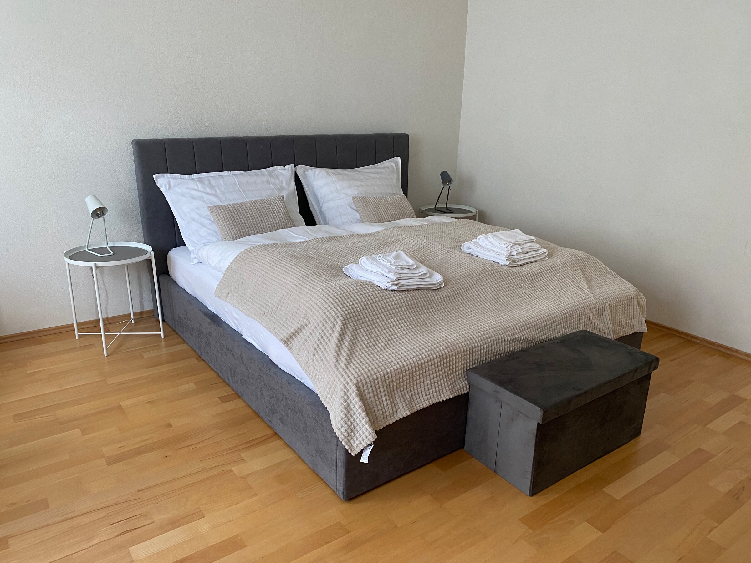 Neues, bequemes Doppelbett