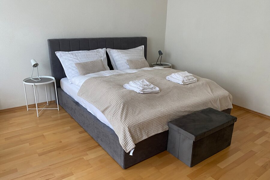 Neues, bequemes Doppelbett